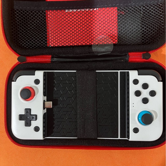 X2 Black and Red Game with Gaming Case NWT - Picture 3 of 10